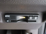 ETC付。高速道路の料金所はキャッシュレスで通過です。サービスエリア等にあるスマートインターの出入口も利用可能でとっても便利。ご納車後すぐにお使い頂けるようセットアップしてのお渡しとなります。