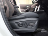 パワーシート搭載。微妙な調整が手軽にでき、ピッタリなポジションで運転することが可能です。