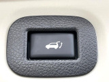 【パワーバックドア】スマートキーや運転席のボタンを押すだけでリアゲートが自動で開閉します!荷物を持っている時や、高い位置にあるバックドアを閉める際に便利な機能です♪