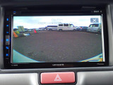 バックカメラ装備しております。駐車時に大変役に立ちますよ。駐車が苦手な方にも便利機能です。