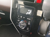 【オートエアコン】一度お好みの温度に設定すれば、車内の温度を検知し風量や温度を自動で調整。暑い&hellip;寒い&hellip;と何度もスイッチ操作をする必要はありません。快適な車内空間には必須の機能ですね♪