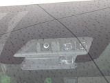 【トヨタセーフティセンス】走行中に前方の車両等を認識し、衝突しそうな時は警報とブレーキで衝突回避と被害軽減をアシスト。より安全にドライブをお楽しみいただけます。