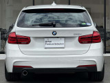 BMWを熟知したメカニックによる、100項目の納車前点検。ドイツ本国と同様の教育・訓練を受けたメカニックが、100項目にも上るポイントを徹底的に点検、整備した後にお客様にお引渡しいたします。