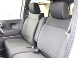 クリーニングをしっかり行っていますので、運転席・助手席どちらもきれいになっております!