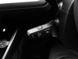 アダプティブクルーズコントロール機能搭載。前方の車両の速度に合わせて車間距離を一定に保ち、自動的にアクセル・ブレーキを調整します。