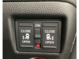 【両側パワースライドドア】両側がパワースライドドアになっており、運転席のスイッチやスマートキーでも開閉が可能です!開口部も広いので乗り降りも楽々♪
