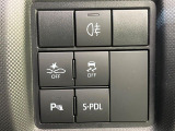 【スマートアシスト】走行中に前方の車両等を認識し、衝突しそうな時は警報とブレーキで衝突回避と被害軽減をアシスト。より安全にドライブをお楽しみいただけます。
