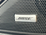 【BOSEサウンドシステム】メーカーオプションの高品位サウンドシステムを搭載。専用のチューニングが施された大小様々なスピーカーから良質なサウンドが奏でられ、臨場感あふれる音響空間を演出します。