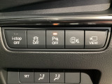 運転席脇のクラスタースイッチ部分にはカメラ切り替えスイッチ、パーキングセンサーOFF、その他走行系スイッチを集中配置しております。その下にシートポジションメモリースイッチを配置しています。