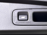 【パワーバックドア】スマートキーや運転席のボタンを押すだけでリアゲートが自動で開閉します!荷物を持っている時や、高い位置にあるバックドアを閉める際に便利な機能です♪