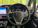 【純正革巻きステアリング】上質な革を使用することで、手にしっかり馴染みとても運転しやすいハンドルです♪
