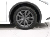 タイヤサイズは(195/60R17)で純正アルミホイールです。