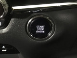 【スマートキー】持っているだけでエンジン始動や、ドアロックの開閉まで出来ちゃう賢く便利なスマートキーを装備!暗くなってもキー穴を捜す必要が無くとっても便利ですから人気の装備です♪