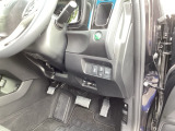 【eコンスイッチ】低燃費運転をサポートするECONモード。スイッチをONすると、エンジンやトランスミッション、A/Cなどを協調制御し、燃費の向上に貢献。エコドライブの効果を高めます。