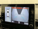 パノラミックビューモニターを装備。駐車場や交差点でクルマを真上から見るように周囲を確認できます。機能の詳細は販売店スタッフまでおたずねください。