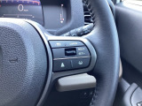 Hondaセンシングの機能のひとつ、アダプティブクルーズコントロール付!アクセルから足を離しても設定したスピードと前車との車間を保ち走行してくれます!車線維持もアシスト☆高速道路で疲労軽減ですね☆