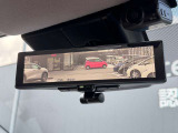 【インテリジェントルームミラー】 車両後方のカメラ映像がミラーに映るので、乗員や荷物が多くても安心♪夜間や悪天候の日でもクリアな映像で視界良好です◎