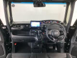 【前方視界】開放的な前方視界!運転がしやすく疲れにくいです♪窓が大きく、見通しがとっても良いおクルマですよ♪