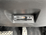 【ETC】有料道路を利用する際に料金所で停止することなく通過できる、ETC車載器(ノンストップ自動料金収受システム機器)が装備されています。セットアップを行うことで利用可能になります。