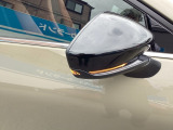 車両幅方向において最も外側にレイアウトされるので、第三者が視認しやすいドアミラーウィンカー!