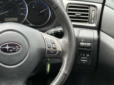 アクセルを放してもスピードを一定に保つクルーズコントロールが付いています 前方の車両の速度に合わせて減速する機能もあります