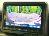 【バックカメラ】駐車時に後方がリアルタイム映像で確認できます。大型商業施設や立体駐車場での駐車時や、夜間のバック時に大活躍!運転スキルに関わらず、今や必須となった装備のひとつです!