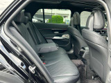 メルセデス・ベンツの定める厳しい基準をクリアしたお車のみをご案内させて頂きます。納車前整備はメーカー規定に基づき当店3Fの指定工場で入念に行なわれます。熟練のメカニックがお客様のお車を整備致します。