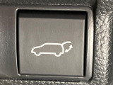 【パワーバックドア】スマートキーや運転席のボタンを押すだけでリアゲートが自動で開閉します!荷物を持っている時や、高い位置にあるバックドアを閉める際に便利な機能です♪