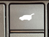 【パワーバックドア】スマートキーや運転席のボタンを押すだけでリアゲートが自動で開閉します!荷物を持っている時や、高い位置にあるバックドアを閉める際に便利な機能です♪