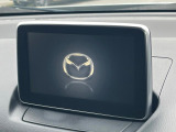 【マツダコネクトナビ】車内の雰囲気にマッチした一体型タイプのナビ。各種車輌設定やBluetooth再生等、様々な機能が楽しめます。直感的なダイヤル操作が可能で、使い勝手も良好です。