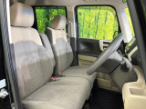 運転席シート廻りは使用感も少なく、良好な状態となっています。前オーナー様が丁寧に使っていたことがよくわかりますね。