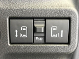 【両側パワースライドドア】スマートキーや運転席のスイッチで後席両側スライドドアの開閉が可能♪電動だから力を入れてドアを開ける必要が無く、小さなお子様でも簡単に開け閉めでき快適です♪