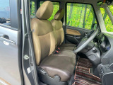 運転席シート廻りは使用感も少なく、良好な状態となっています。丁寧に使われていたことがよくわかりますね。