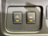 【エマージェンシーブレーキ】前方の車両や歩行者を検知し、衝突による事故回避をサポートします!機能には限界があるためご注意ください。