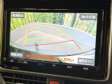 【バックカメラ】駐車時に後方がリアルタイム映像で確認できます。大型商業施設や立体駐車場での駐車時や、夜間のバック時に大活躍!運転スキルに関わらず、今や必須となった装備のひとつです!