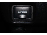 音声と映像が1本のケーブルで伝送できる便利なHDMIを装備しています。iPhoneやスマートフォンの画面と全く同じ画面がカーナビの画面に表示されるので、地図アプリや動画などのミラーリングが可能です。