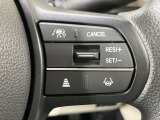 【アダプティブクルーズコントロール】高速道路での長距離走行が楽に!!自動で速度を保つクルーズコントロールが、衝突軽減システムと連携し、前方の車両を感知して車間を保つように速度調節してくれます!!