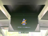 【フリップダウンモニター】大画面モニターで後席でもエンタメをお楽しみいただけます。小さなお子様にも大人気の装備です♪
