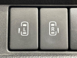 【両側パワースライドドア】スマートキーや運転席のスイッチで後席両側スライドドアの開閉が可能♪電動だから力を入れてドアを開ける必要が無く、小さなお子様でも簡単に開け閉めでき快適です♪