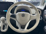 インテリアに合わせたデザインのステアリングは、運転される方のことも考え、運転しやすい形状、大きさです。是非一度、実際に触ってお確かめください。