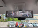 【デジタルインナーミラー】車両後方のカメラ映像をミラーに映す機能。荷物や後席の乗員で視界が遮られず、夜間や雨天時もクリアに確認できます。利便性と安全性を両立する、現代の必須装備です。