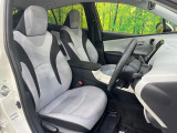 運転席シート廻りは使用感も少なく、良好な状態となっています。前オーナー様が丁寧に使っていたことがよくわかりますね。