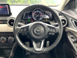 インテリアに合わせたデザインのステアリングは、運転される方のことも考え、運転しやすい形状、大きさです。是非一度、実際に触ってお確かめください。
