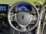 【純正革巻きステアリング】上質な革を使用することで、手にしっかり馴染みとても運転しやすいハンドルです♪