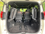 後席を格納すると、これだけの広さが!シーンに合わせたシートアレンジで、大きな荷物も積むことが出来ます♪