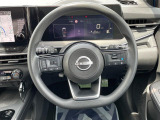 インテリアに合わせたデザインのステアリングは、運転される方のことも考え、運転しやすい形状、大きさです。是非一度、実際に触ってお確かめください。