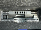 【ETC】有料道路を利用する際に料金所で停止することなく通過できる、ETC車載器(ノンストップ自動料金収受システム機器)が装備されています。セットアップを行うことで利用可能になります。