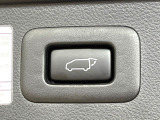 【パワーバックドア】スマートキーや運転席のボタンを押すだけでリアゲートが自動で開閉します!荷物を持っている時や、高い位置にあるバックドアを閉める際に便利な機能です♪