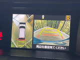 【パノラミックビューモニター】専用のカメラにより、上から見下ろしたような視点で360度クルマの周囲を確認することができます☆死角部分も確認しやすく、狭い場所での切り返しや駐車もスムーズに行えます。