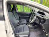 運転席まわりには十分なスペースがあり、大柄な方でもゆったり運転していただける環境です。